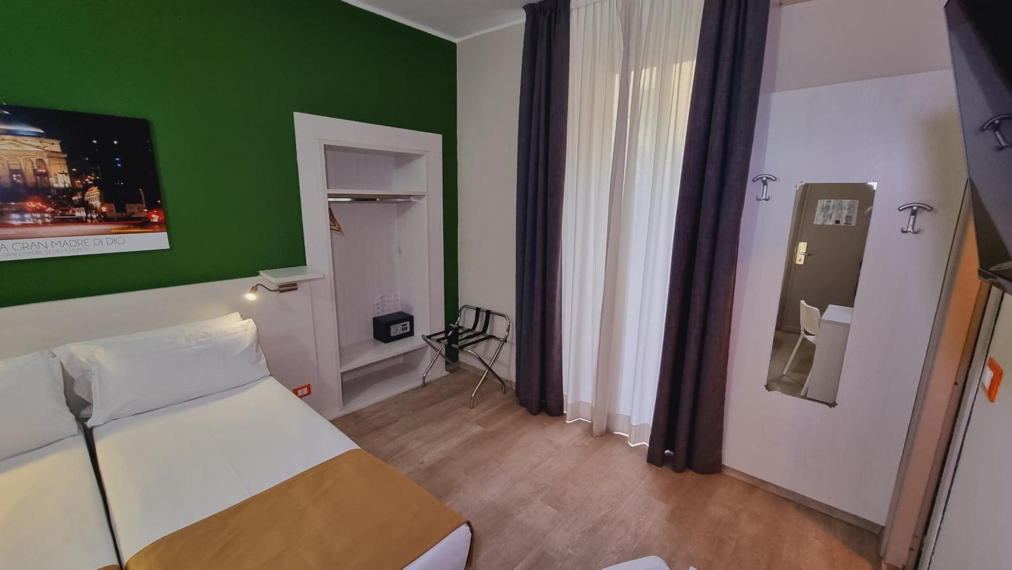 Green Class Hotel Astoria Turin Room photo